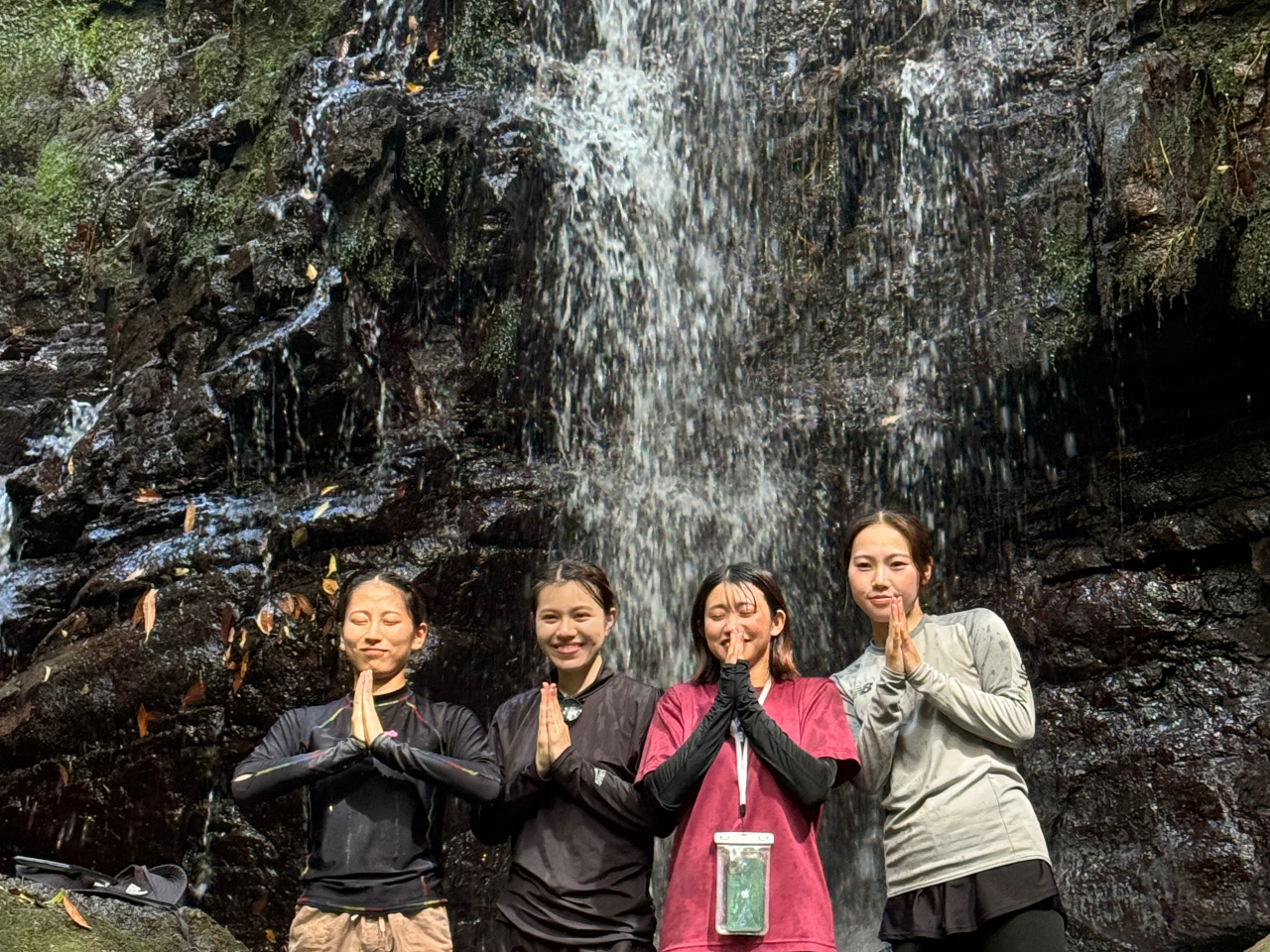 吹通川観光ショップのトレキング込みパワースポット屋比久の滝コース(願い事は…秘密だよねー)