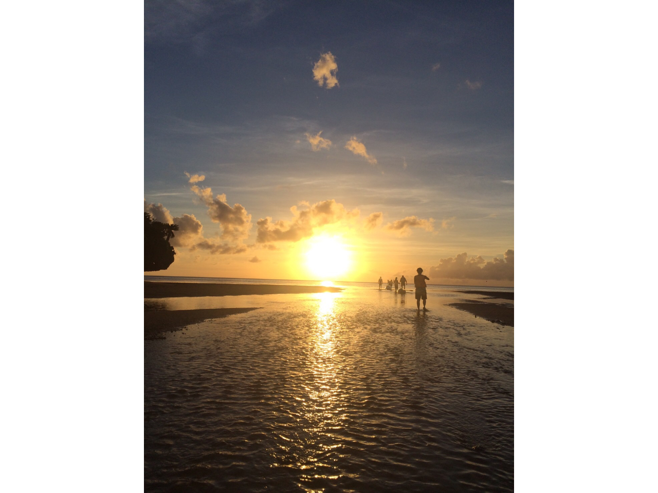 干潮時の干潟も静かに波の音だけ,,,,