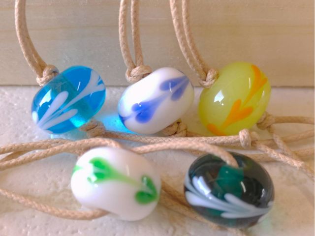 リース柄・葉っぱのような模様