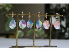 お好みの色和紙で、私色のアクセサリーをお作りいただけます。