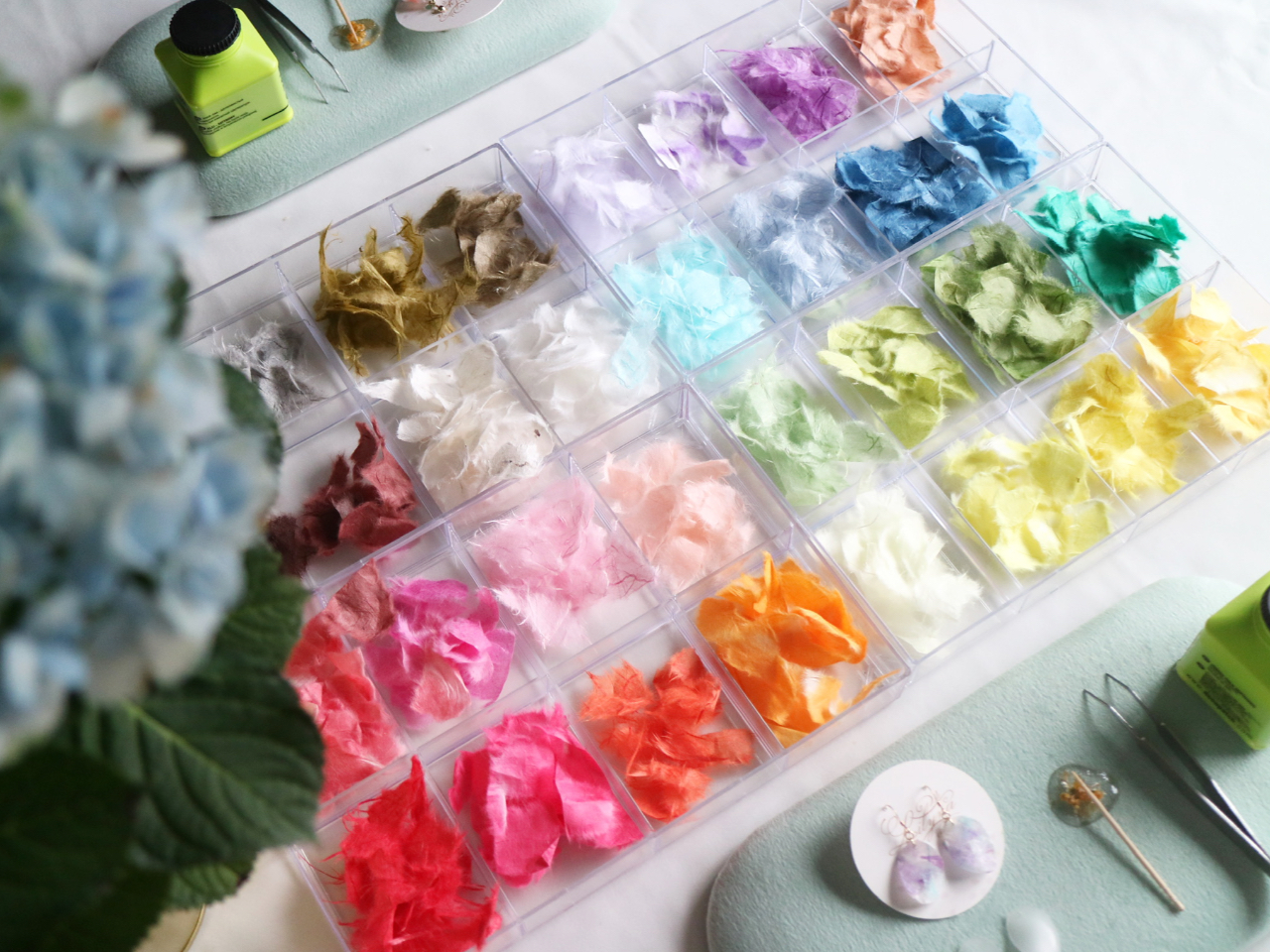 48色以上の色和紙から私色を作り出します