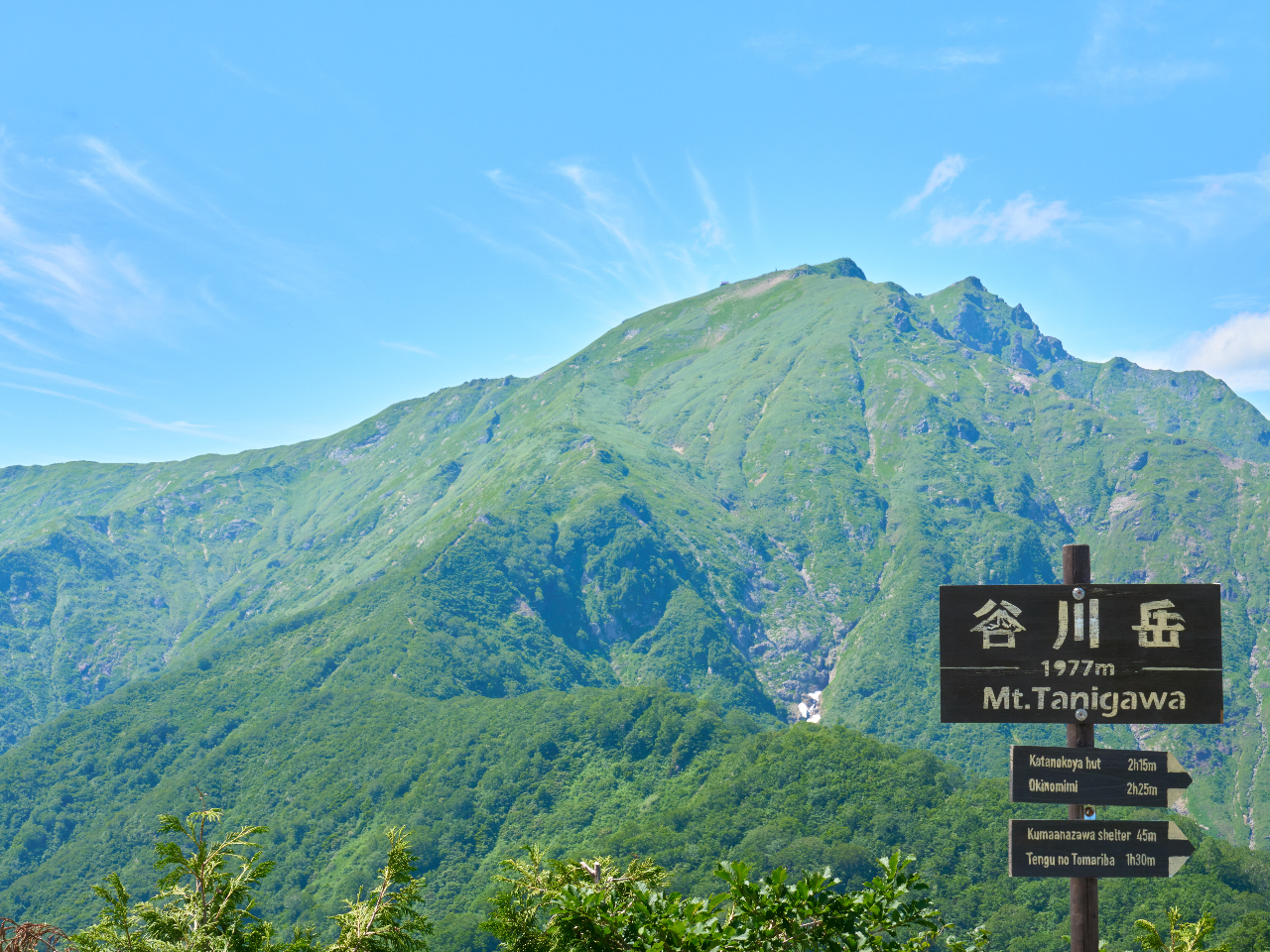 天神峠展望台からの景色(春)360度の大パノラマが眼前に迫ります。