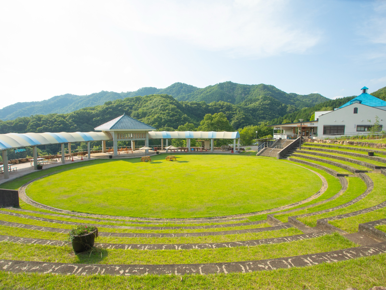 gC┄XAXC[c̊y߂{݂א