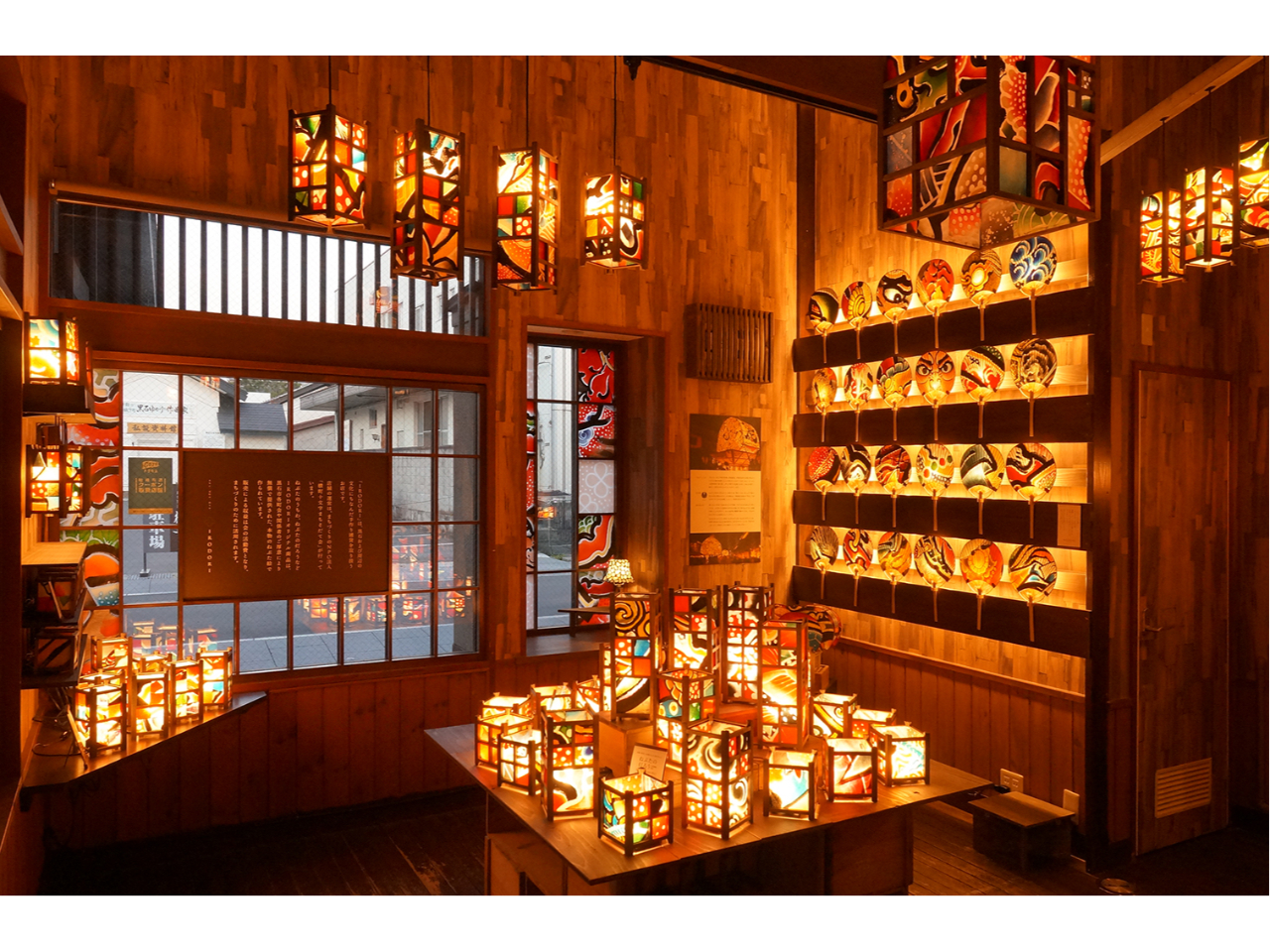 ●New休日プラン●「ねぷた絵」を再利用した灯ろう…巨大なねぷた絵から好きな部分...