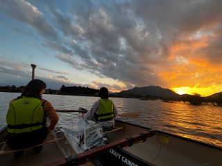 夕日と富士山をバックに