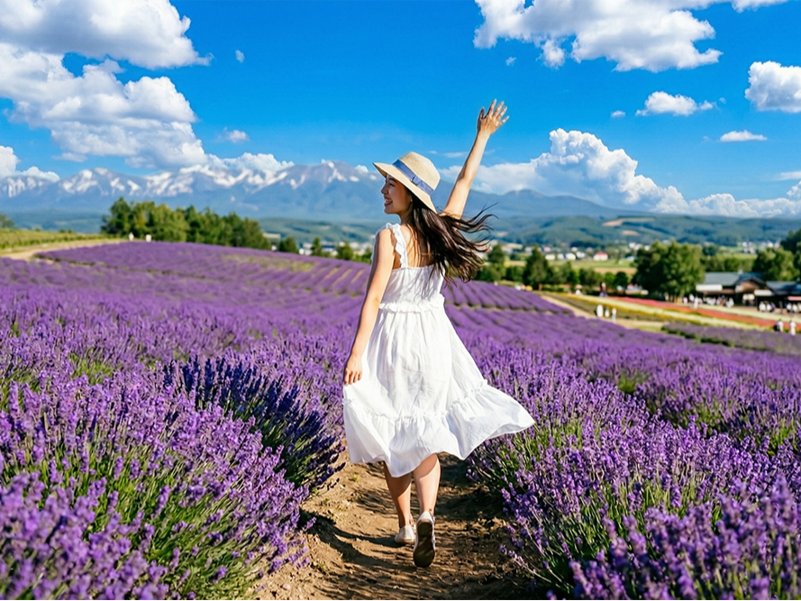 旭山動物園・青い池・富良野 夏のゴールデンルート【入園券&ランチバイキング付き】
