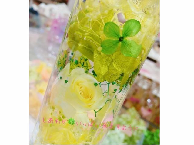 初心者でも、カラフルできらきら素敵に見えるコツ。きれいなハーバリウムに仕上がるコツ。などデザインの作り方をアドバイス致します。