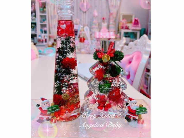 クリスマスバージョンも作れます!大人気におしゃれで可愛いボトル。カラフルな本物のお花を使用して作ります