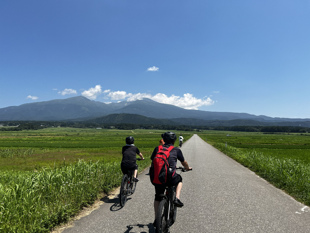 【山形・遊佐】\遊佐駅発着/鳥海山里山E-Bikeガイドツアー【E-Bikeサイ...
