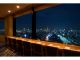 東京タワーが眺望できる窓側のカウンター席