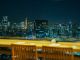 東京タワーが眺望できる窓側のカウンター席