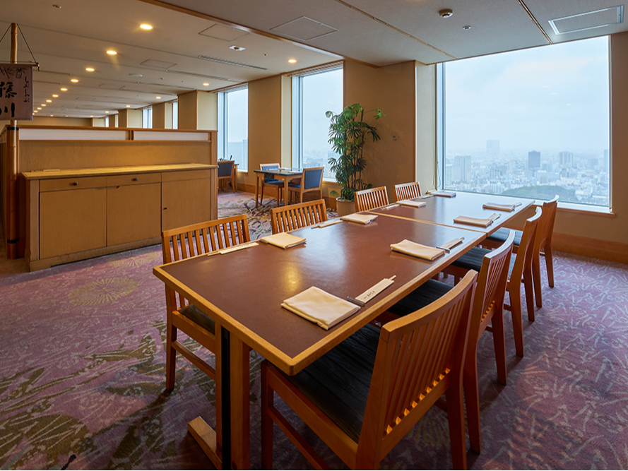 �ő�8���l�܂ł̑��ۂɖʂ����e�[�u����