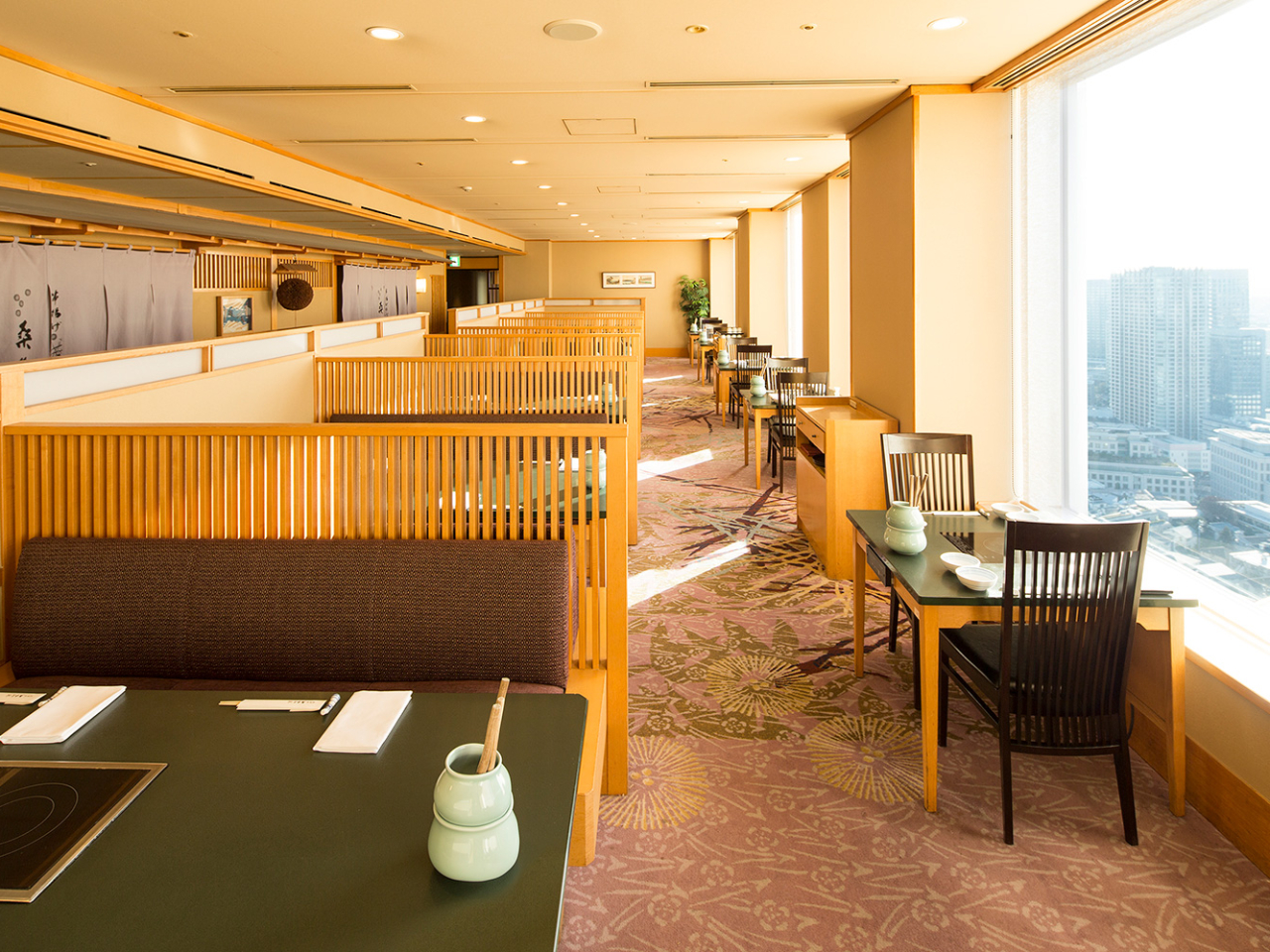 �n��38�K�̒��]�����y���݂���������A�����̃e�[�u���Ȃ����p�ӂ������Ă���܂�