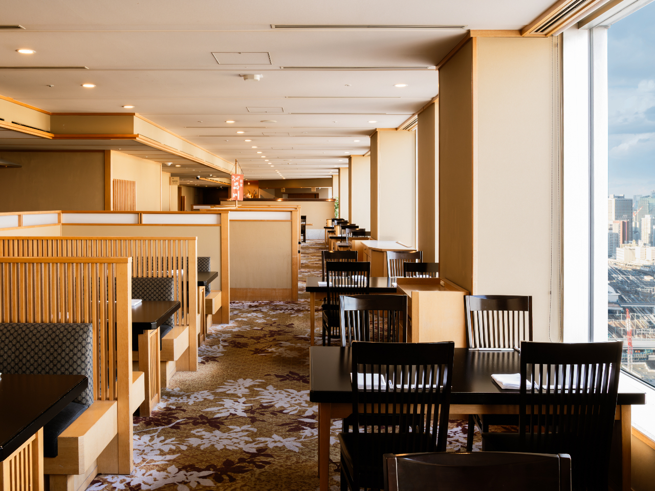 �n��38�K�̒��]�����y���݂���������A�����̃e�[�u���ȂƍL�X�Ƃ����\�t�@�[��