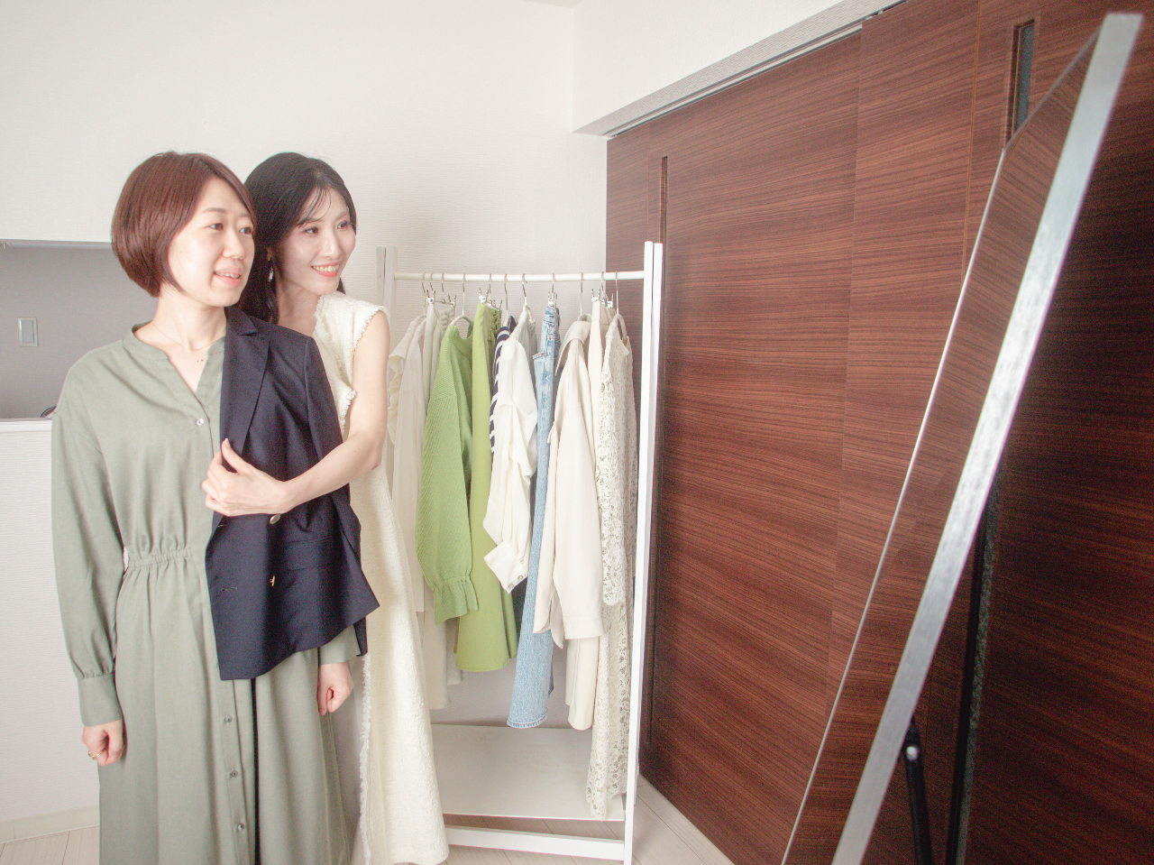 お洋服を実際に合わせたり、診断後に買えるアイテムをオンラインでご提案します