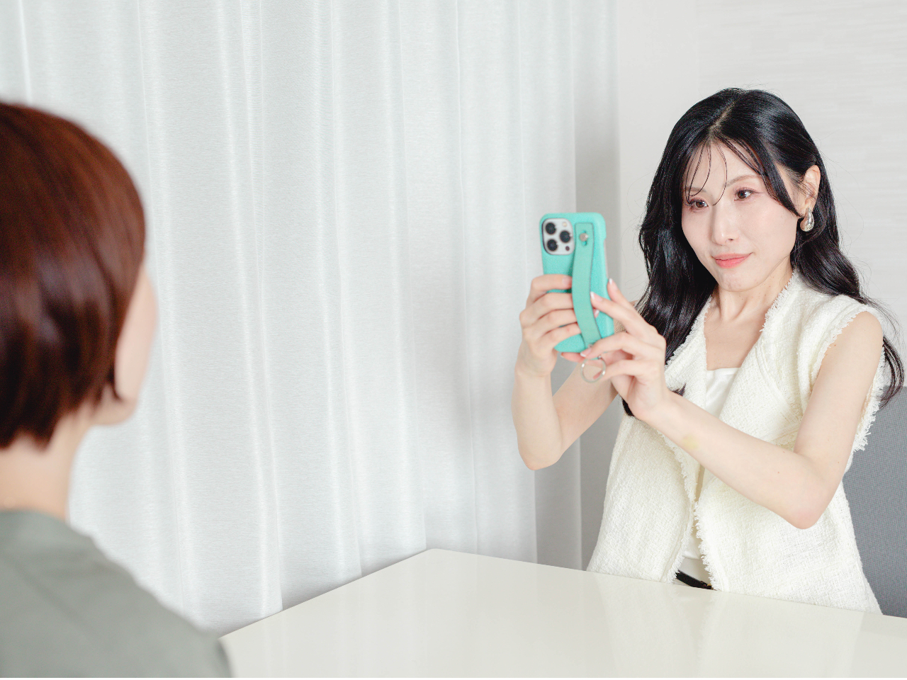 診断ではお顔の写真を撮って、計測行いタイプを出します