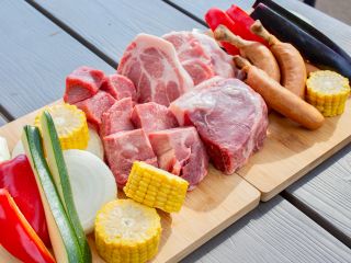 奥羽牛クラシタや厚切り牛タン、サイコロステーキなど、普段なかなか味わえない 迫力満点の極厚カットをご用意しました。