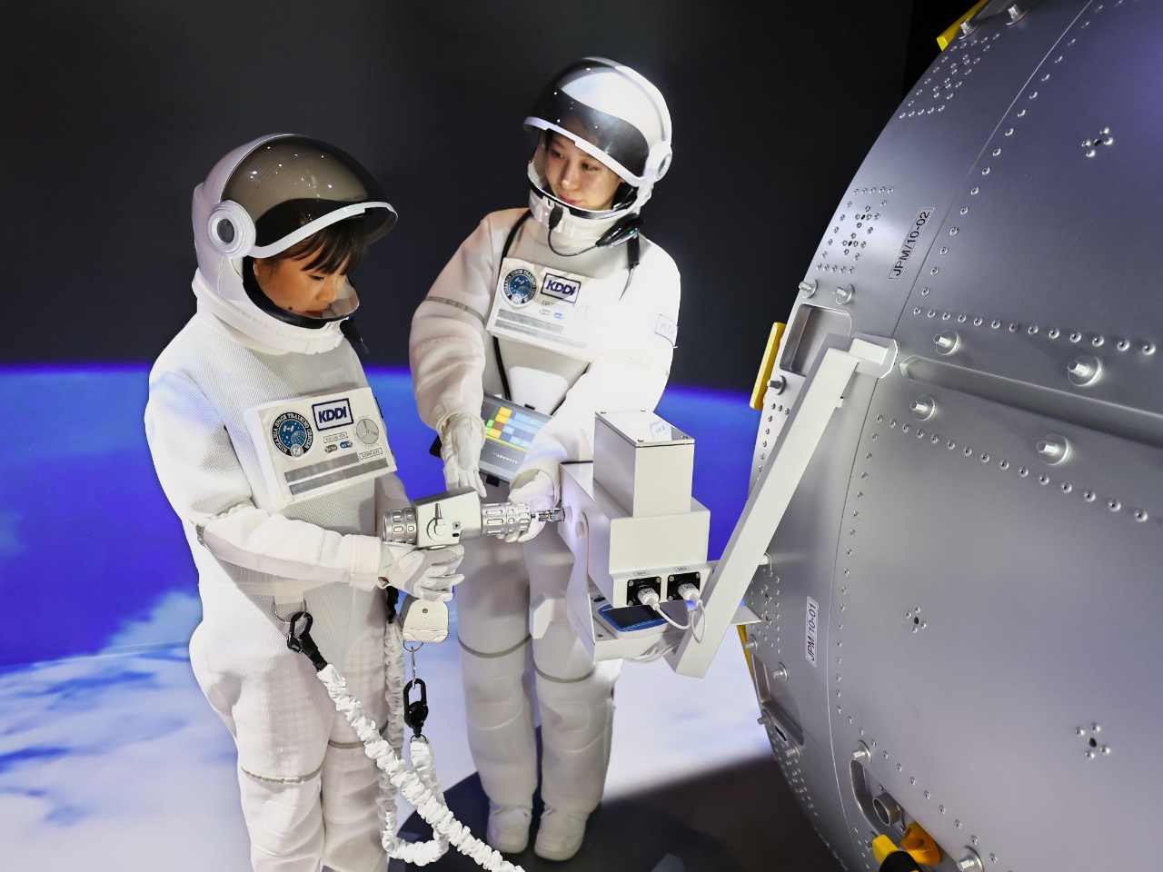 `Fsm`FFXe[VČԂŁAtCgfBN^Ƌ͂āApHgĈSmɃJ̌s܂