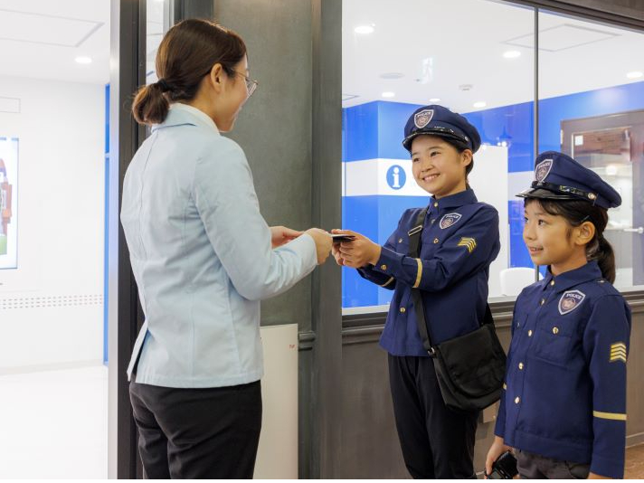 `x@`2`[ɕāAXŜ̃pg[s܂BrAXɗAςƂ⍢育ƂȂ𕷂āAX̕aƈSɗ͂s܂B