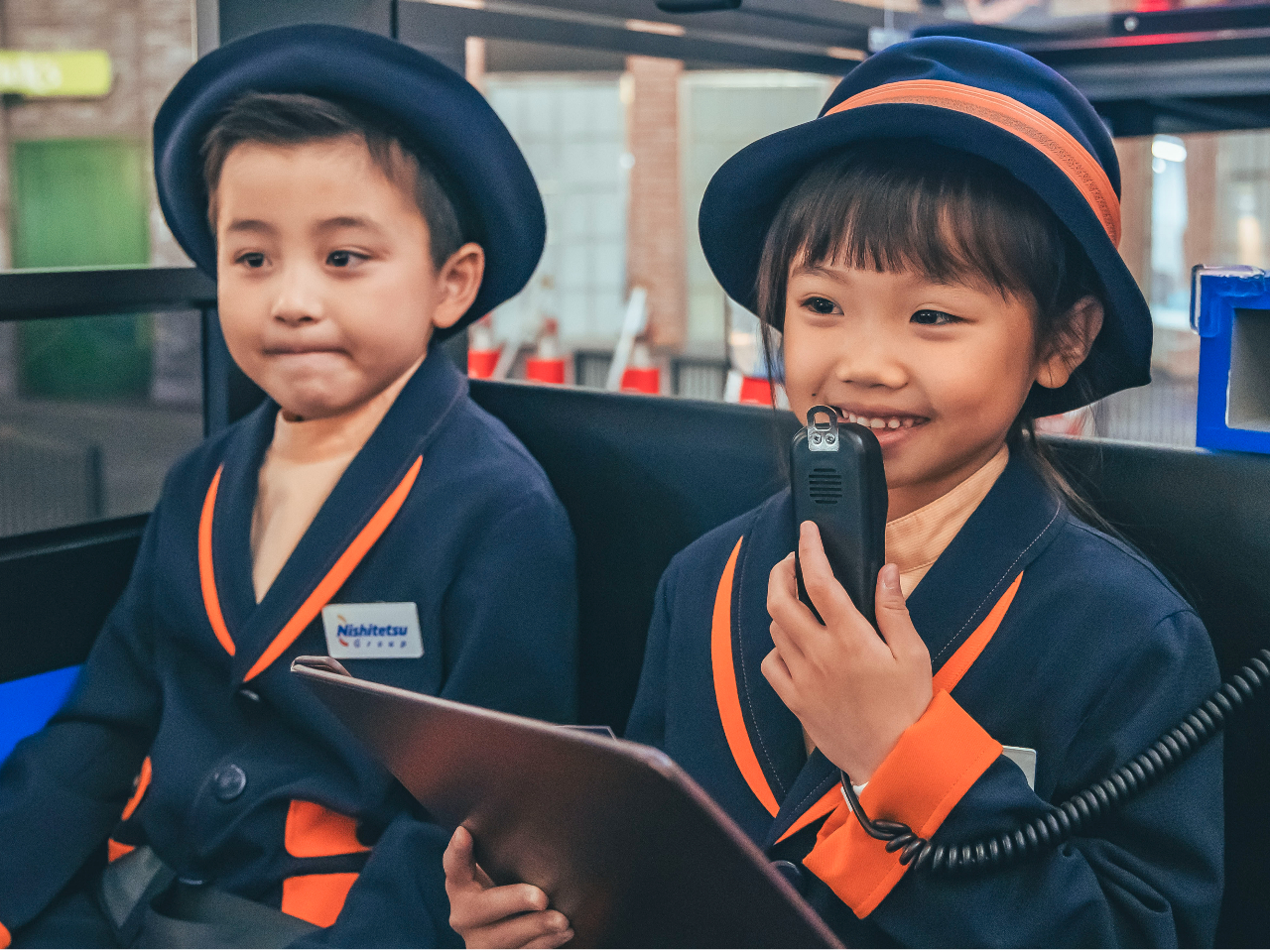 `oXAiET[` I[vgbvoXɏԂq܂ɁALbUjÅX̏Љ邨dłBqƂăoXɏό邱Ƃł܂B