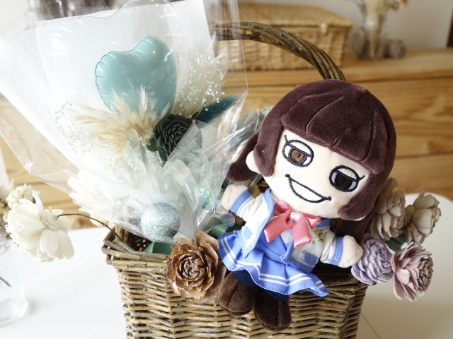 透明なハートバルーンの中に小さなミント色のバルーンが入ったブーケです♪