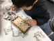 「大」の制作風景です。思案のしどころです。