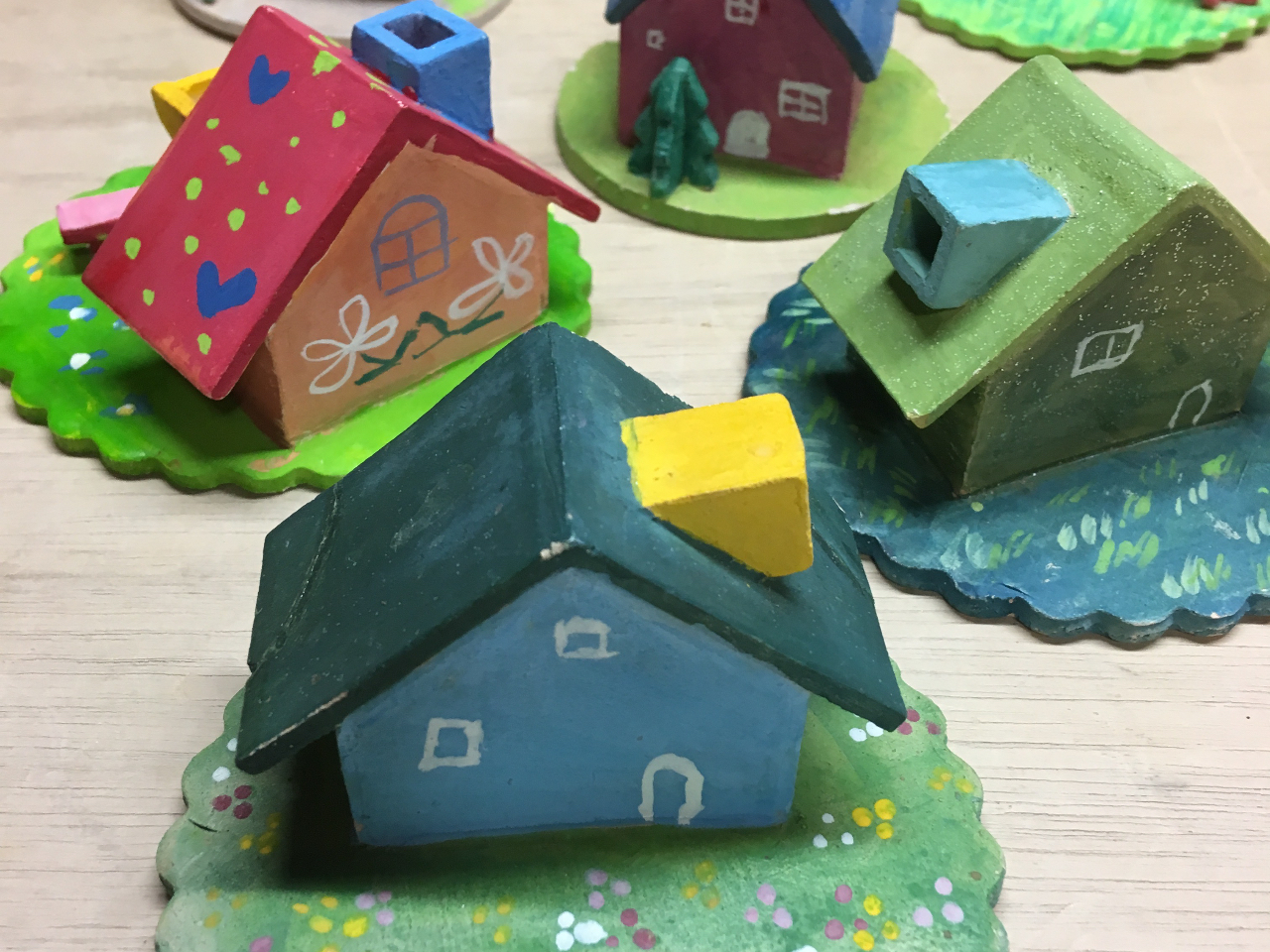 【色ぬり体験】おうちやジャックオランタンや冷蔵庫マグネットに色をつけてみましょう...