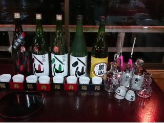 2021年に日本酒消費者ランキングで世界一のグランプリに輝いた八戸酒造の陸奥八仙5種類と陸奥男山1種類を飲み比べできます!