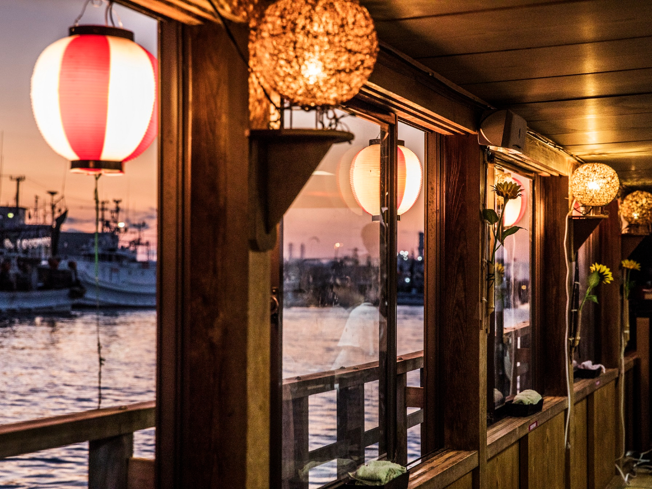 屋形船は雰囲気抜群!