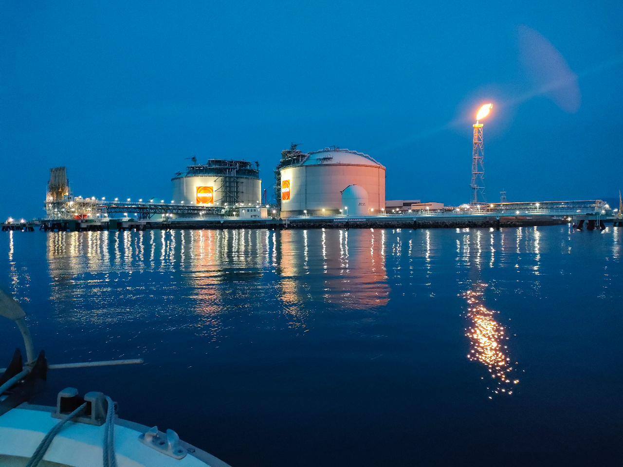 ��i�ň�Ԑl�C�̂���G�l�I�XLNG�^�[�~�i���ł��I