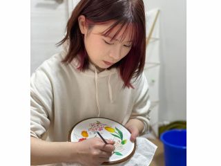 水野可菜です。初めての方にも丁寧にお教えします。日本の伝統的な技・美しさを身近に。手描き友禅を知ってほしいです^^