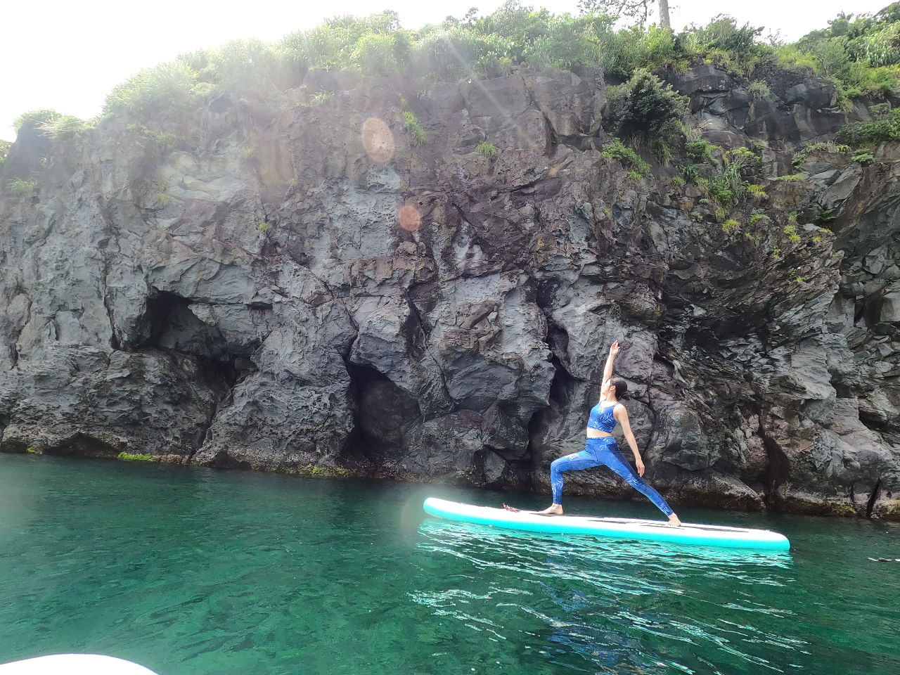 八丈島の大自然、空、太陽、そして澄んだ海で、心地よい海風を肌で感じて、忙しいあなたの身も心も解放されてリフレッシュ!
