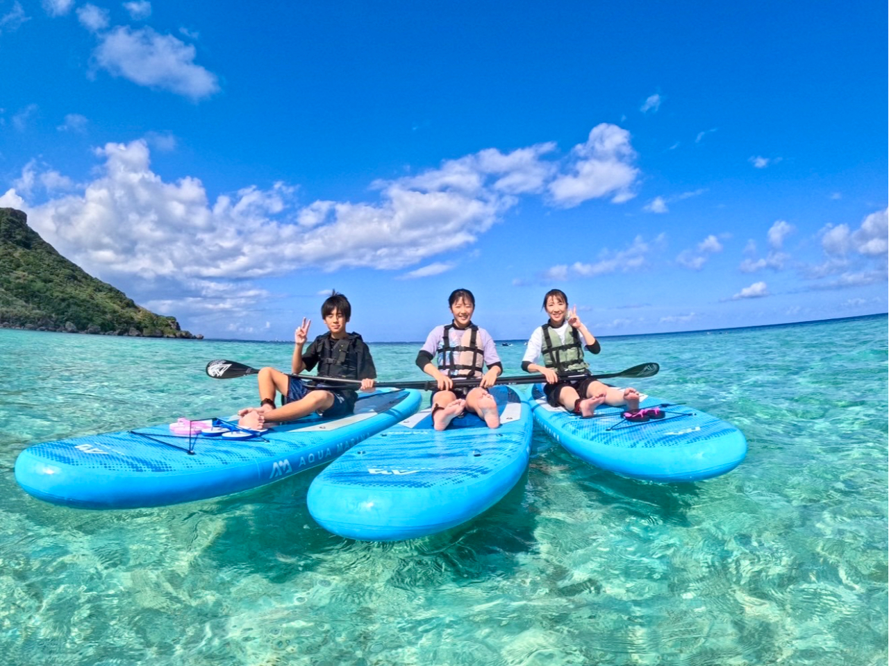 SUPに乗ってウミガメ探しも楽しいですよ♪息継ぎの瞬間が見えるかも^^