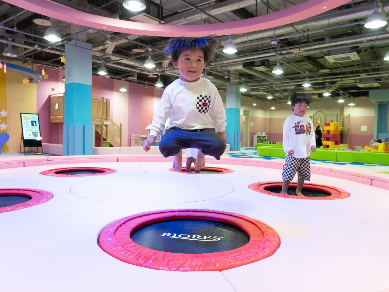 v킸x肽Ȃ悤ȃ_X~[WbN_XEX^[ ԂƉd|̃g|3Dōꂽ̓IȃTEhԂő̂𓮂I 