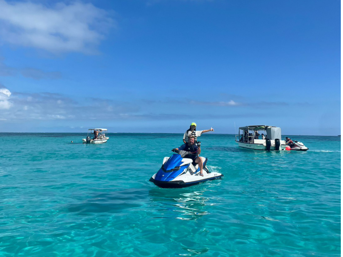 シュノーケリングチームと一緒にジェットスキーで行くツアー