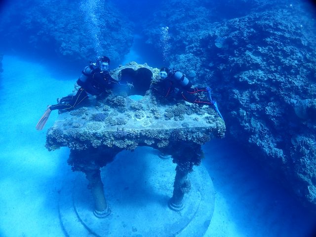 体験ダイビング2本目、海中宮殿ハートホール