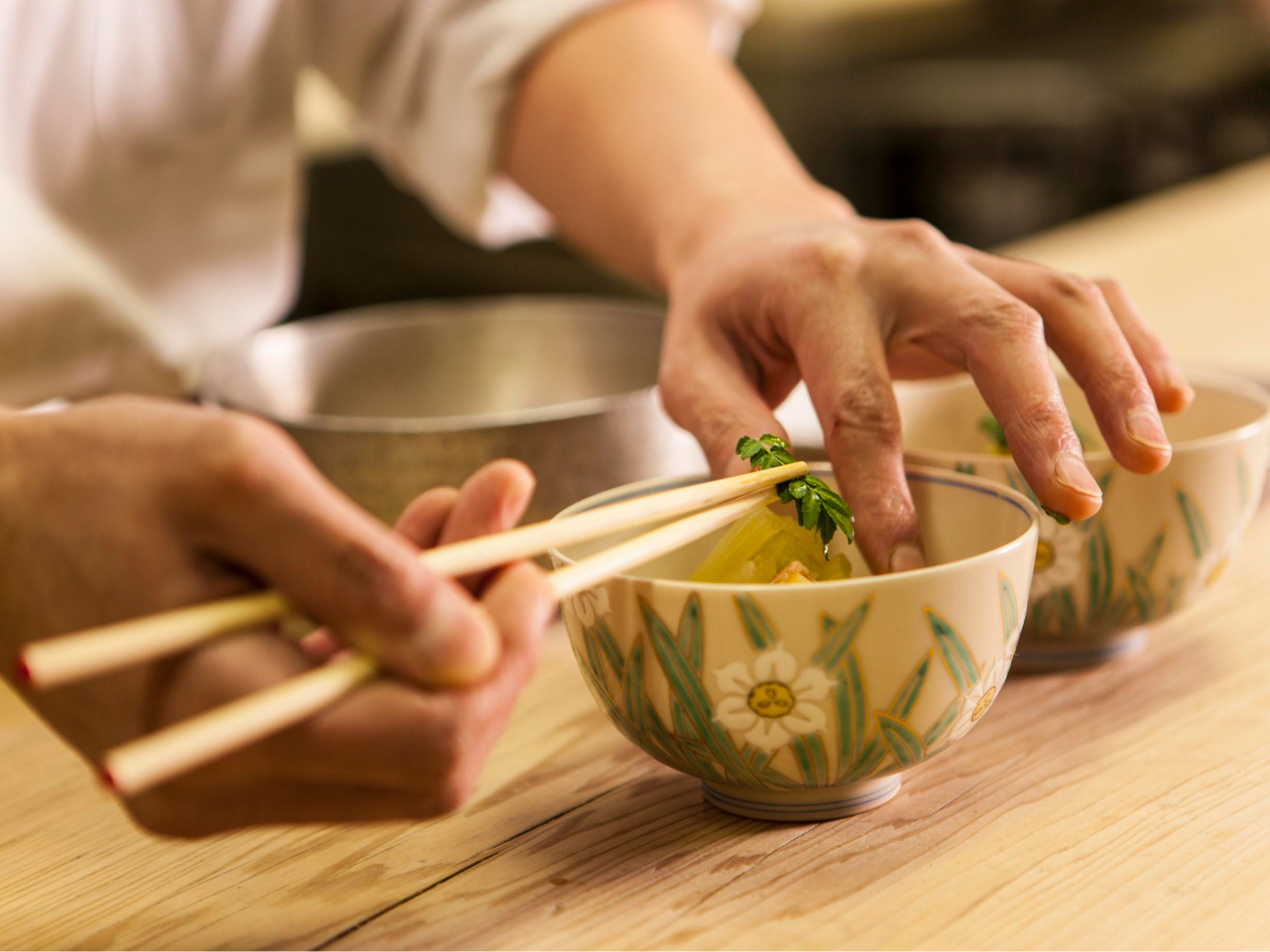 ���s ���