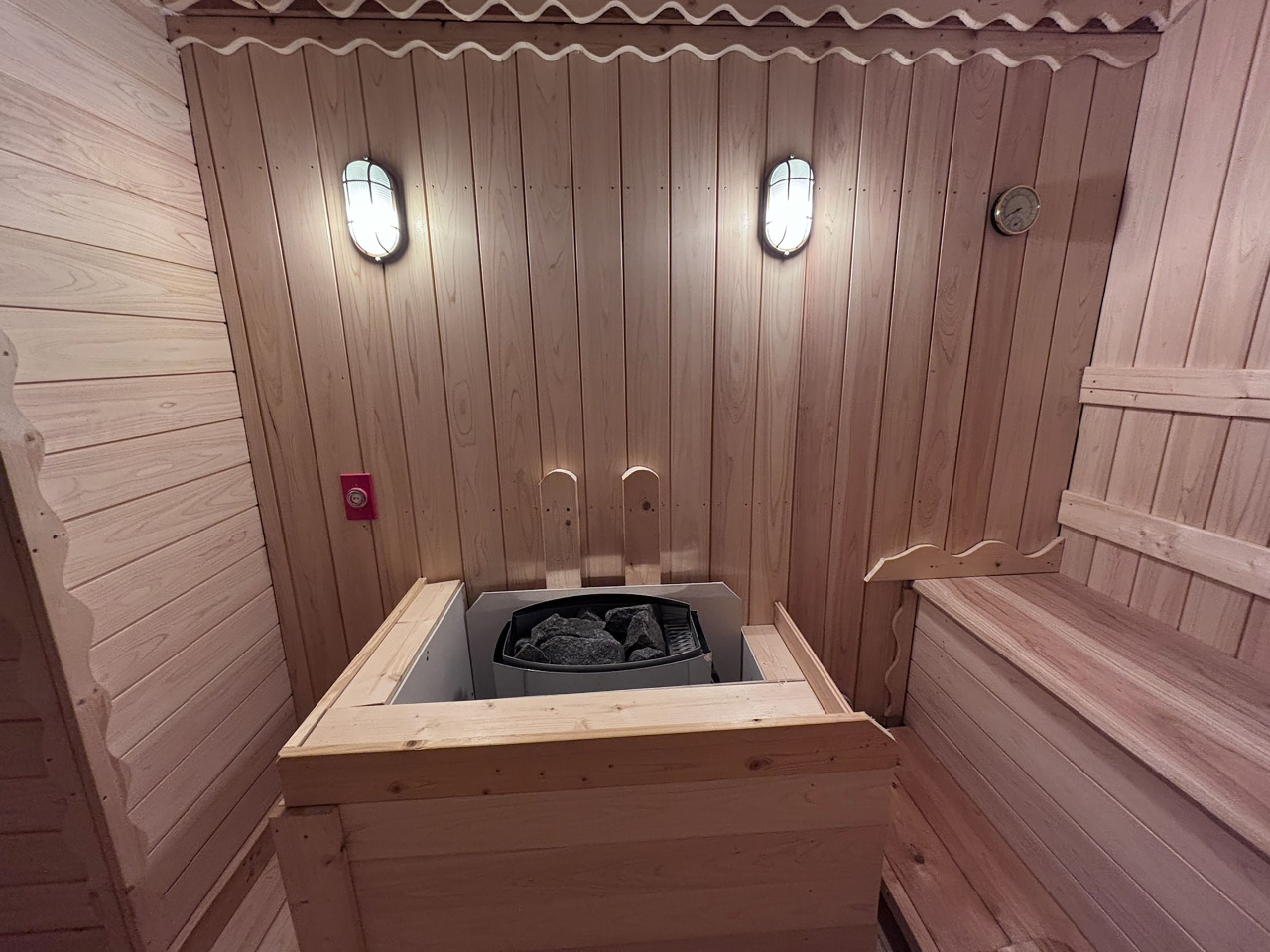 サウナ小屋室内