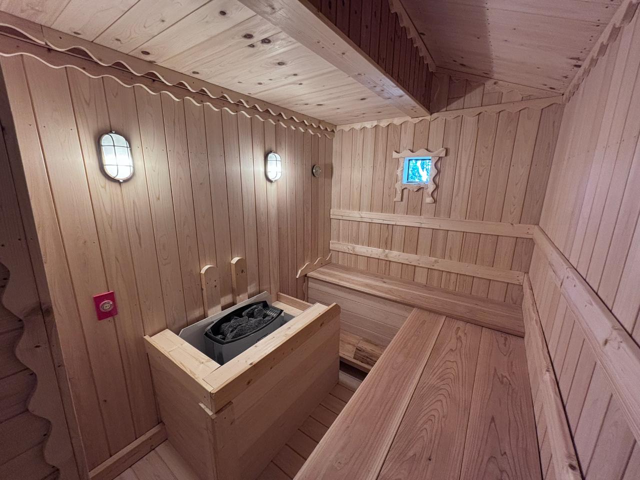 サウナ小屋室内