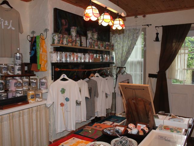 Tシャツ・手拭い・サウナ着・飲み物ペットボトル等販売