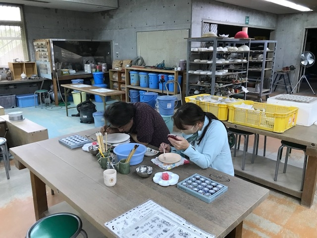 三田焼の魅力を詰め込んだ絵付け体験！ 三田陶芸の森でオリジナル