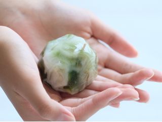 ぷにぷにツルツルのジェルワックス使って自分だけのオリジナル鉱石キャンドルを作ります。