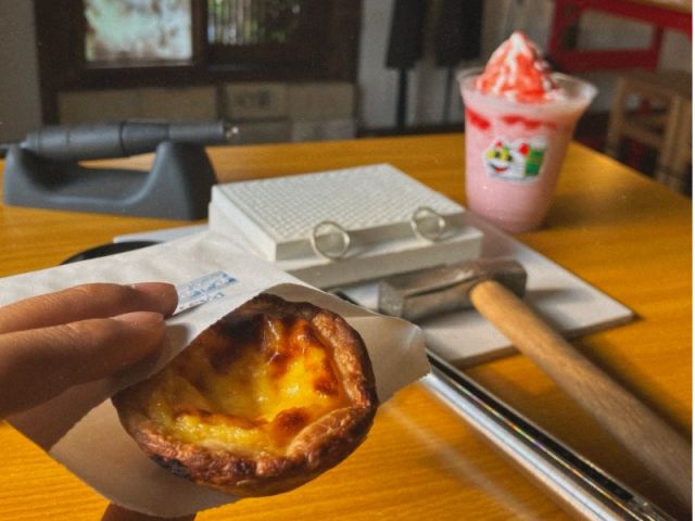 当店自慢のエッグタルトとフラペチーにゃがついたバリューセットです