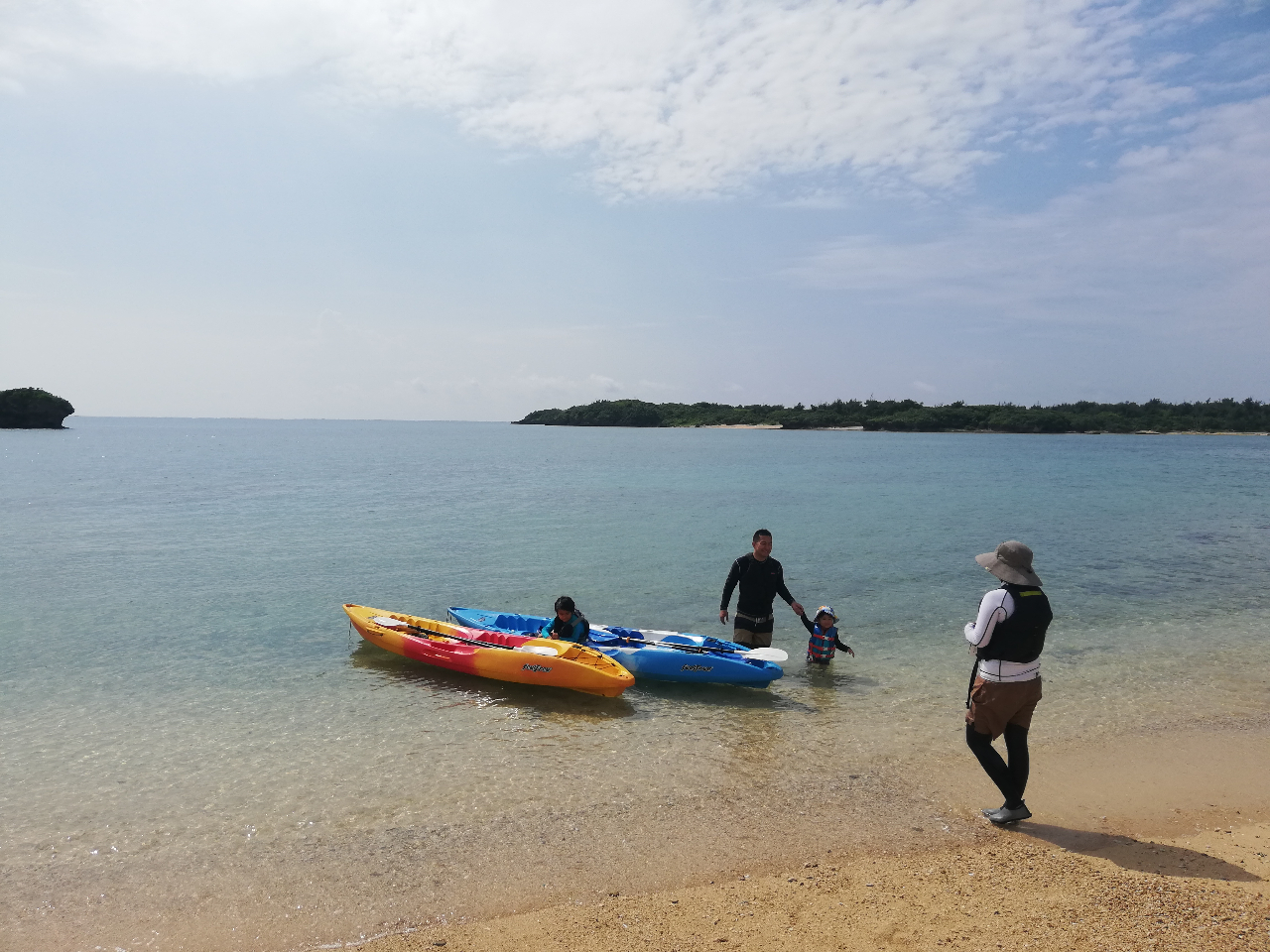 泳げないお子様の連れの場合はビーチに上陸して水遊びもできます