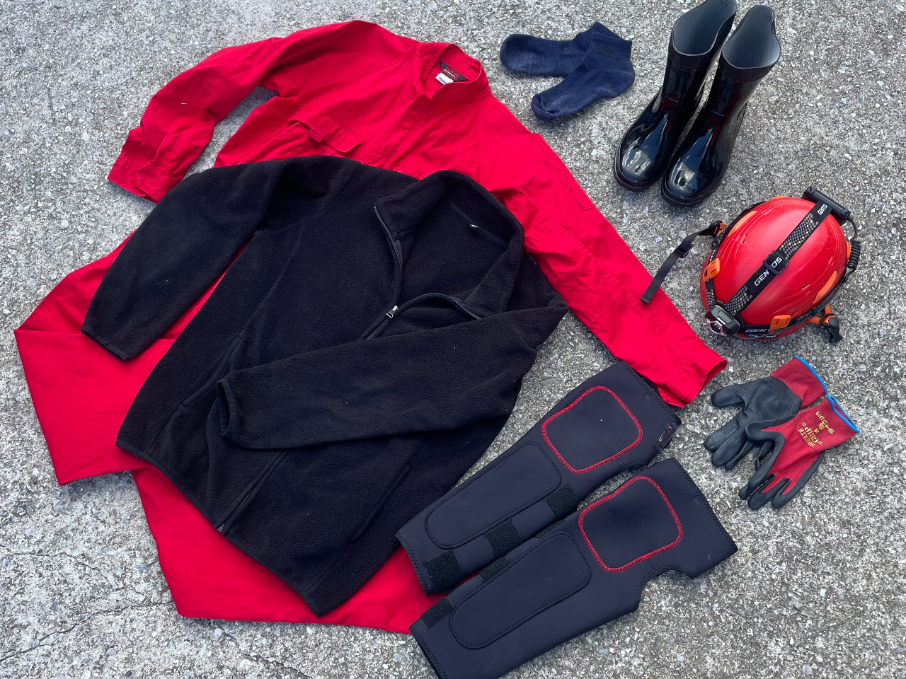 手ぶらでOK!頭からつま先まで全て清潔な無料レンタル装備です。参加者はTシャツ短パンでOK!男子はパンイチでも大丈夫です!笑 汚れを思いっきり遊んでください。