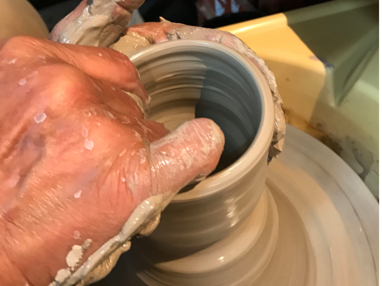 電動ロクロ体験出来ます。