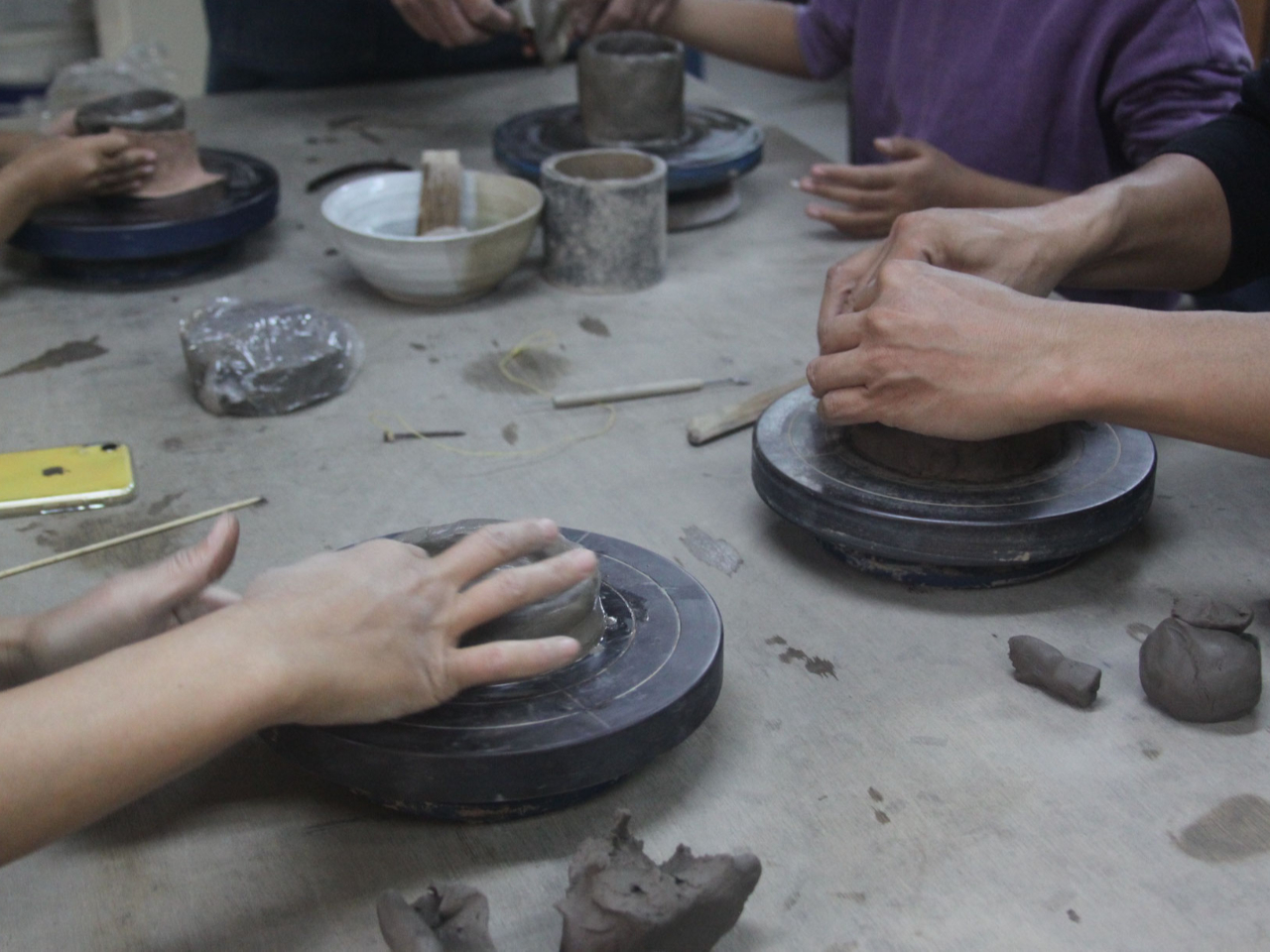 手ロクロでコップやお茶碗に挑戦!!