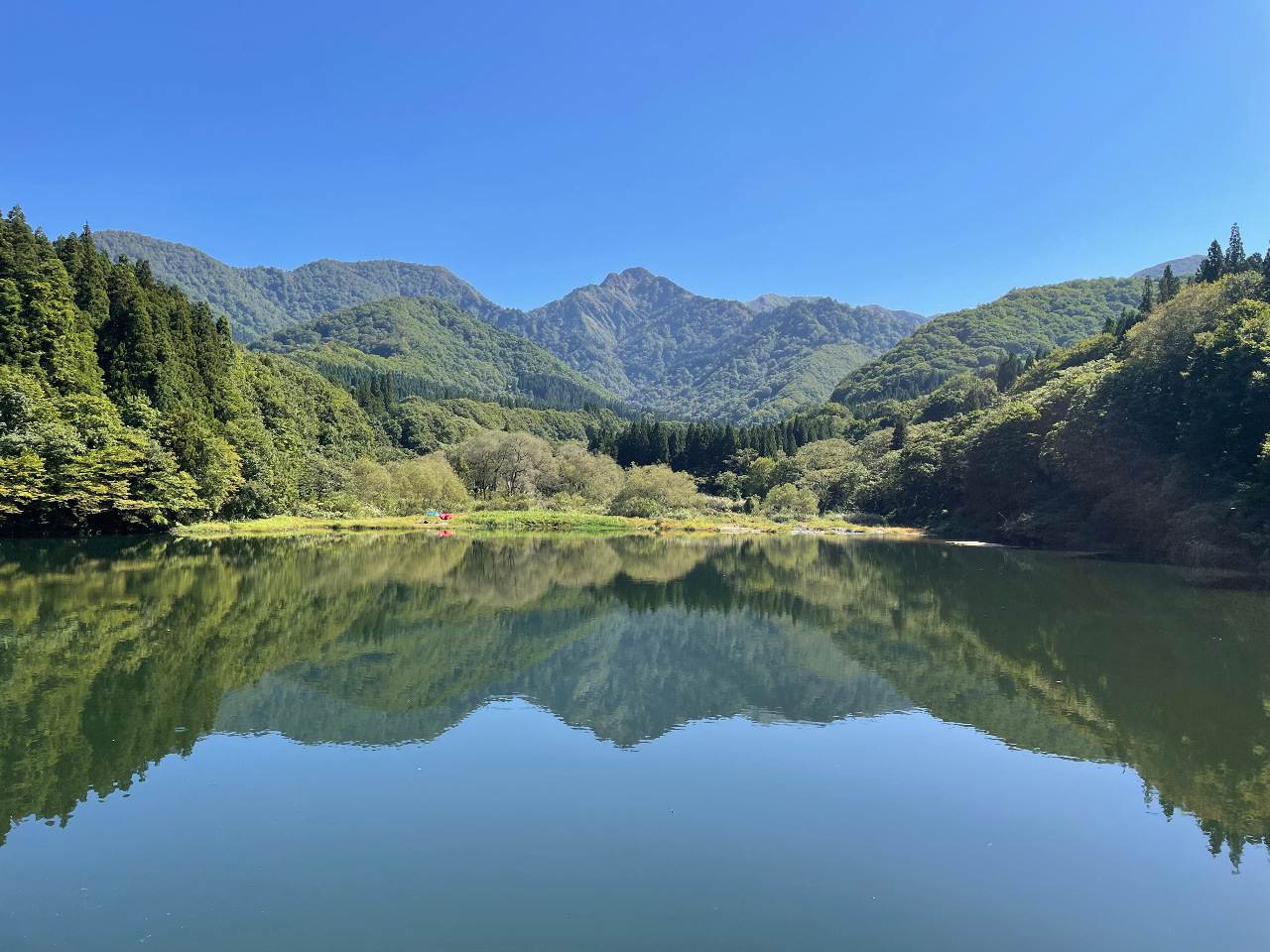 近隣の大源太湖と大源太山 散策路あります