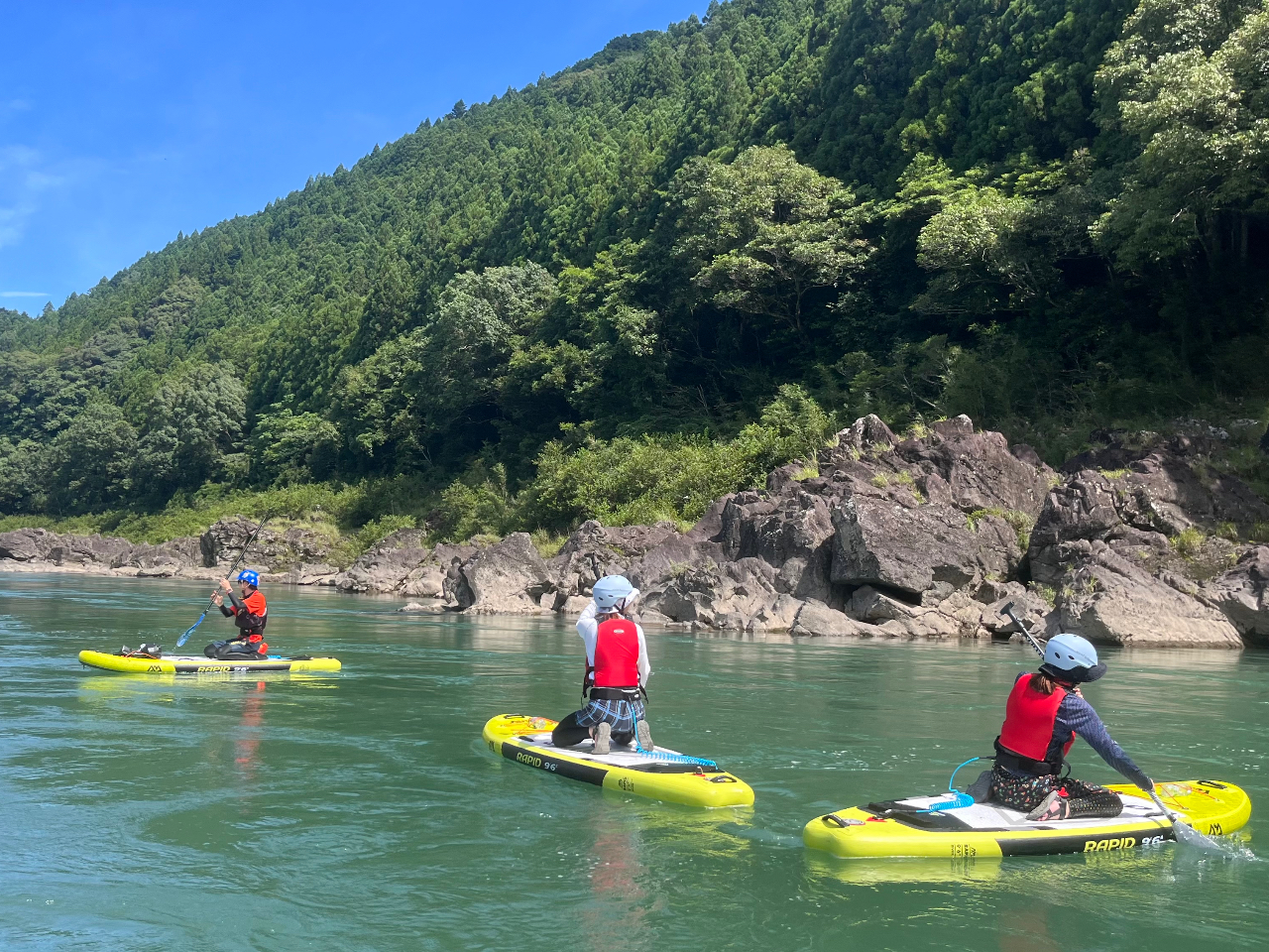 初心者でも安心!!山々に囲まれて心と身体を癒やすSUP川下りコース
