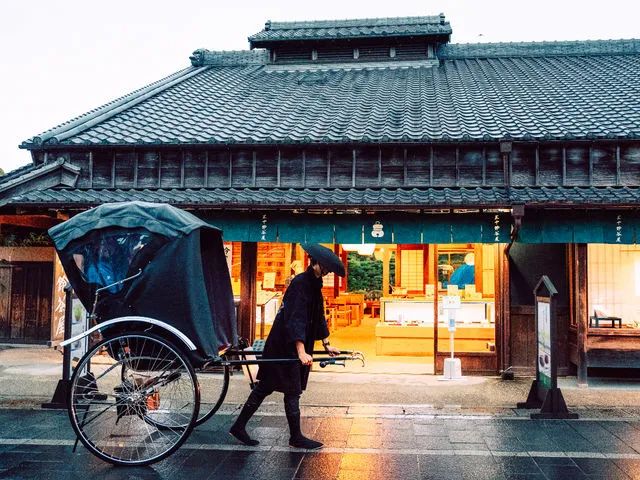 四季折々、時間によっても姿が変わる伊勢の街、 そして人力車のご案内。 日常から離れた特別感を味わえます。